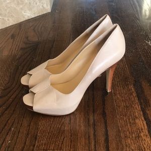 NWOT Nine West Nude Leather Peep-toe Pumps